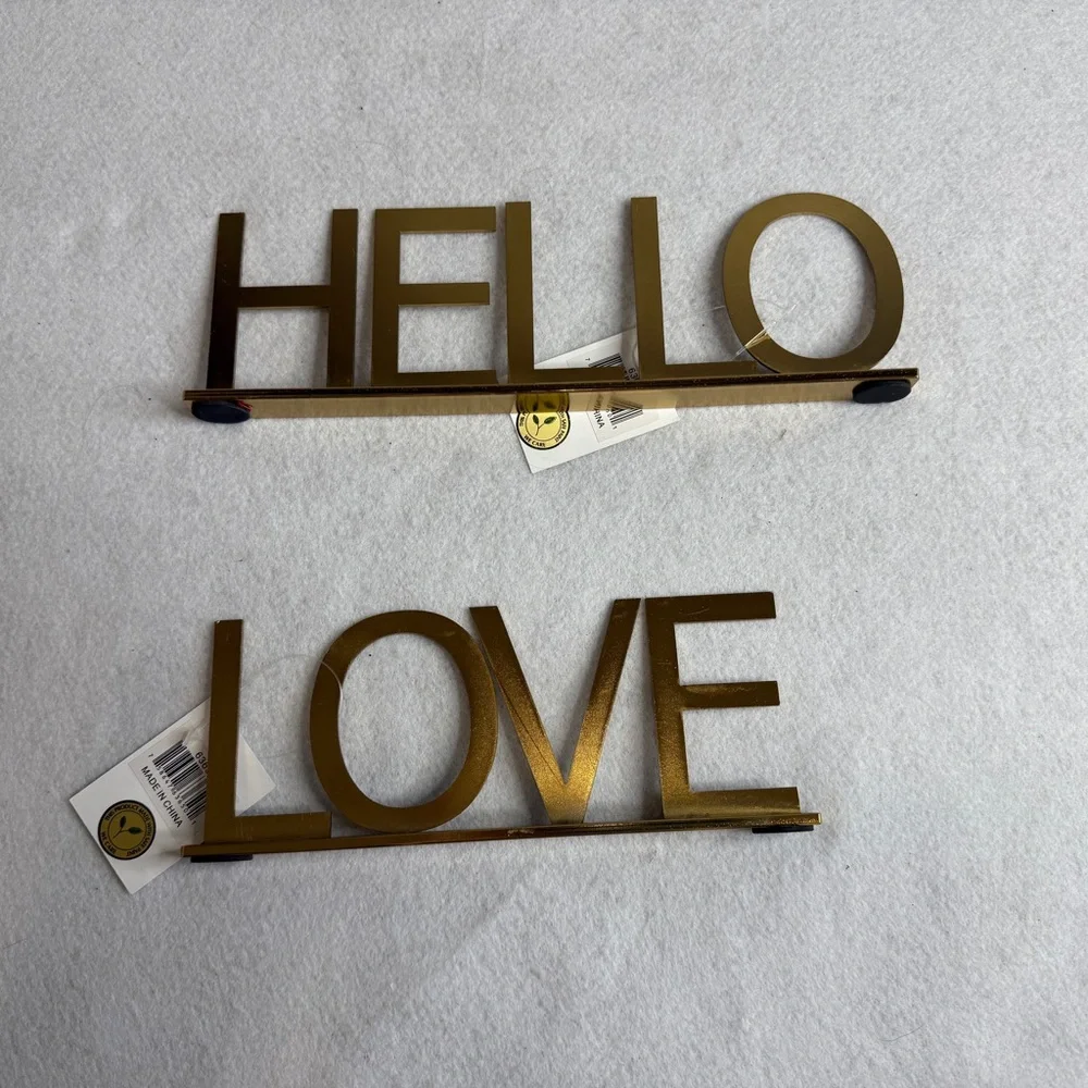 Gold 'Hello Love' Decorative Sign